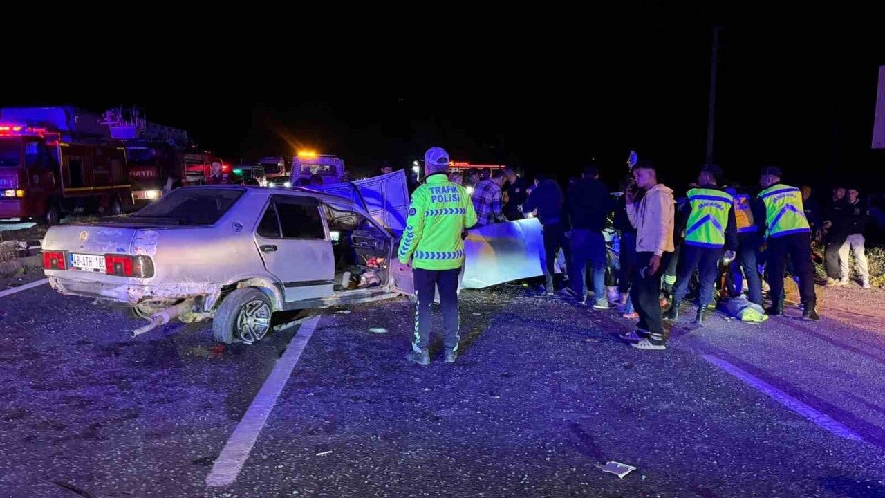 Köyceğiz'de İki Tofaş Araç Kafa Kafaya Çarpıştı
