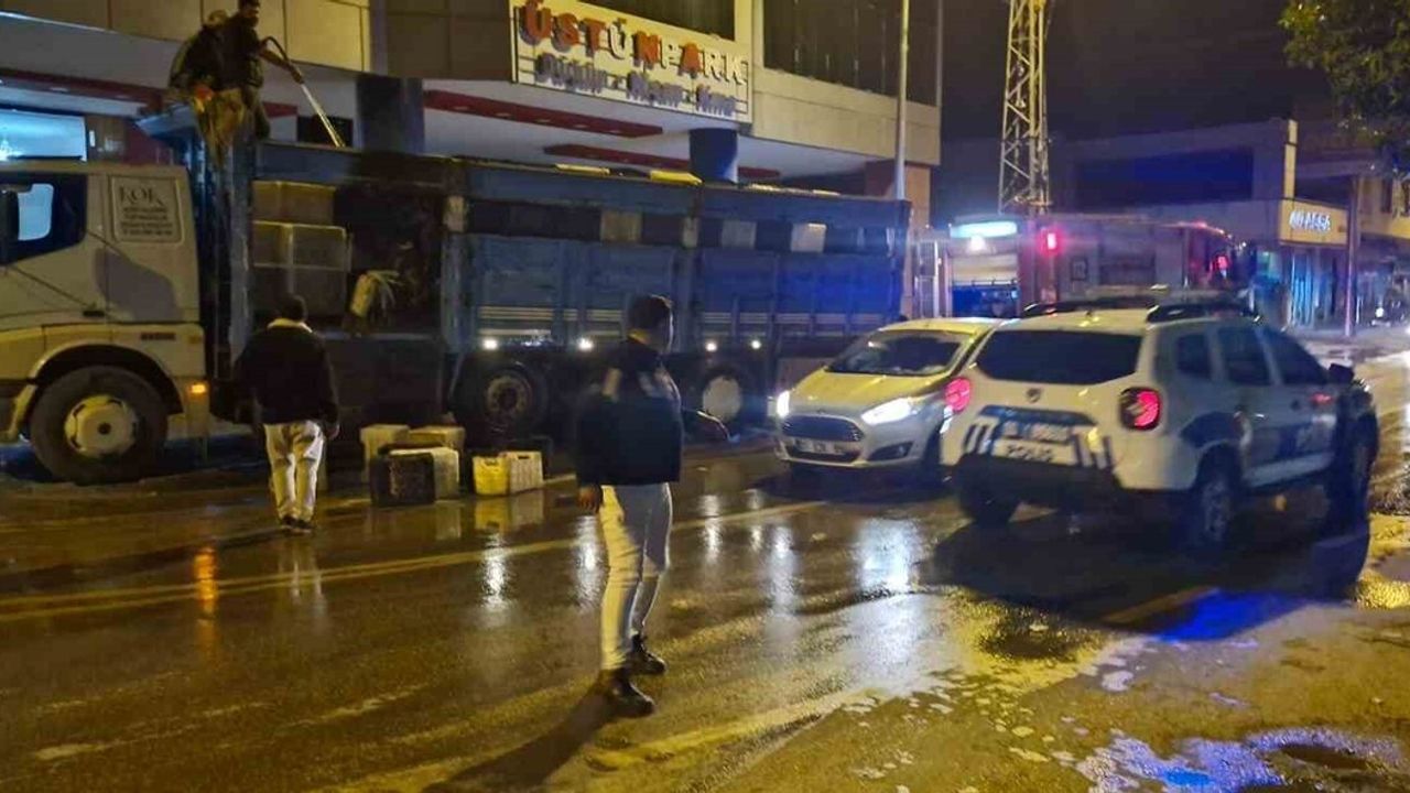 Kozan'da Seyir Halindeki Kamyon Alev Aldı