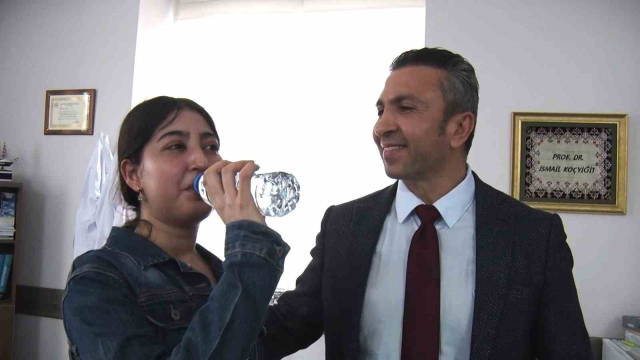 Kübra Varışlı, Annesinden Aldığı Böbrekle Hayata Tutundu