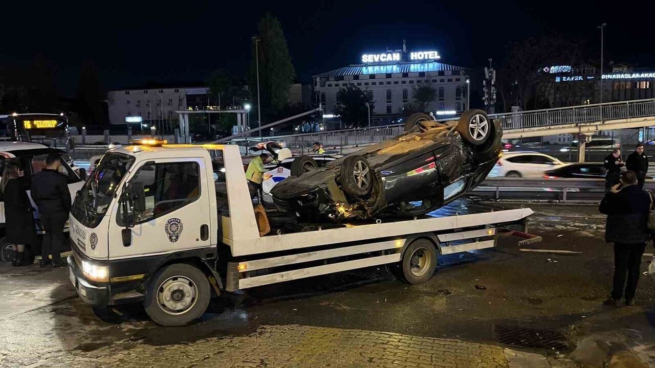 Küçükçekmece'de Zincirleme Kaza: 3 Yaralı