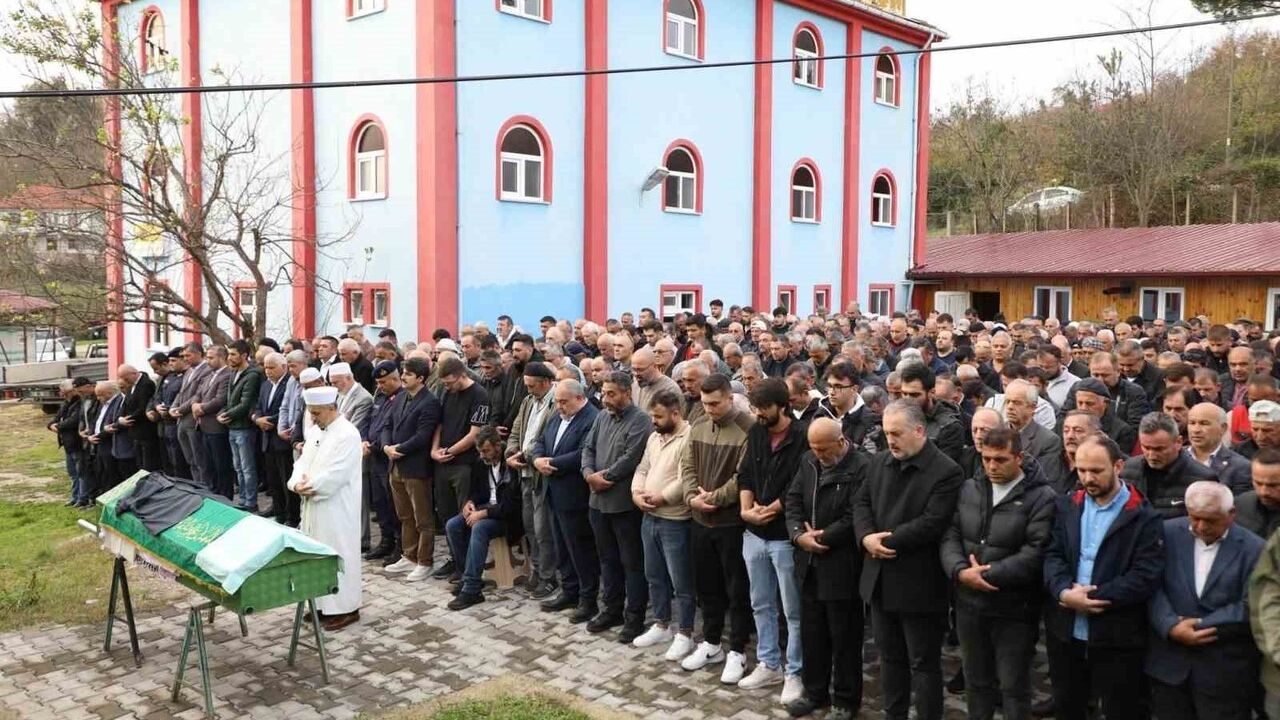 Küçükkızılkum Köyü Muhtarı Recep Denizer Hayatını Kaybetti