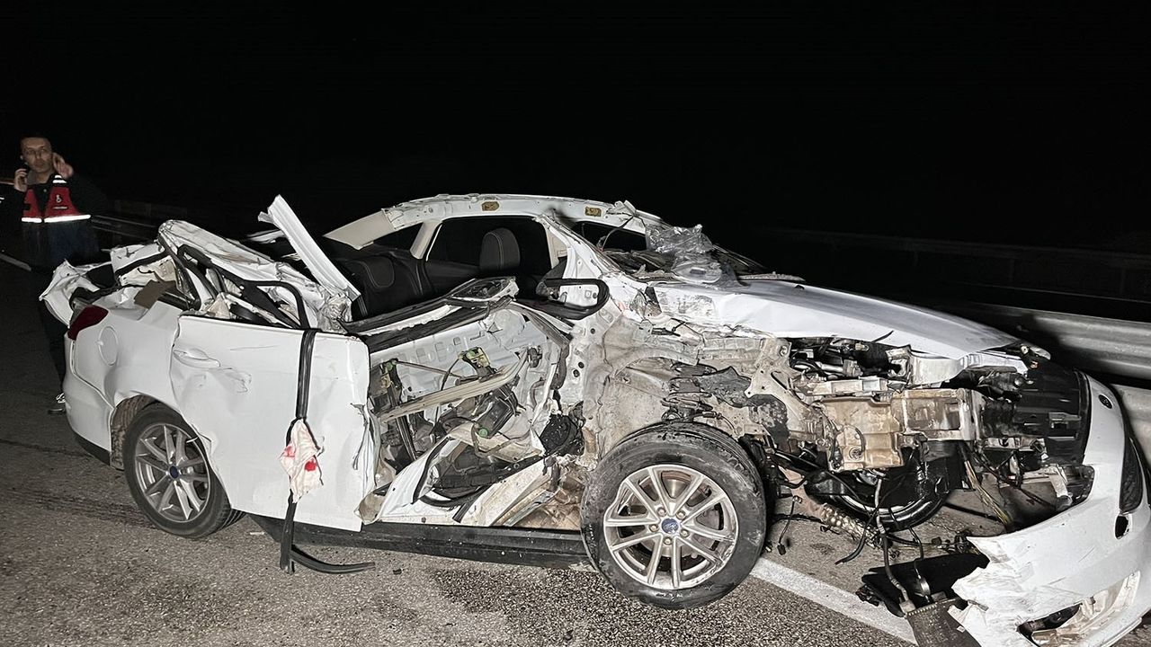 Kula'da Trafik Kazası: 1 Ölü, 2 Yaralı