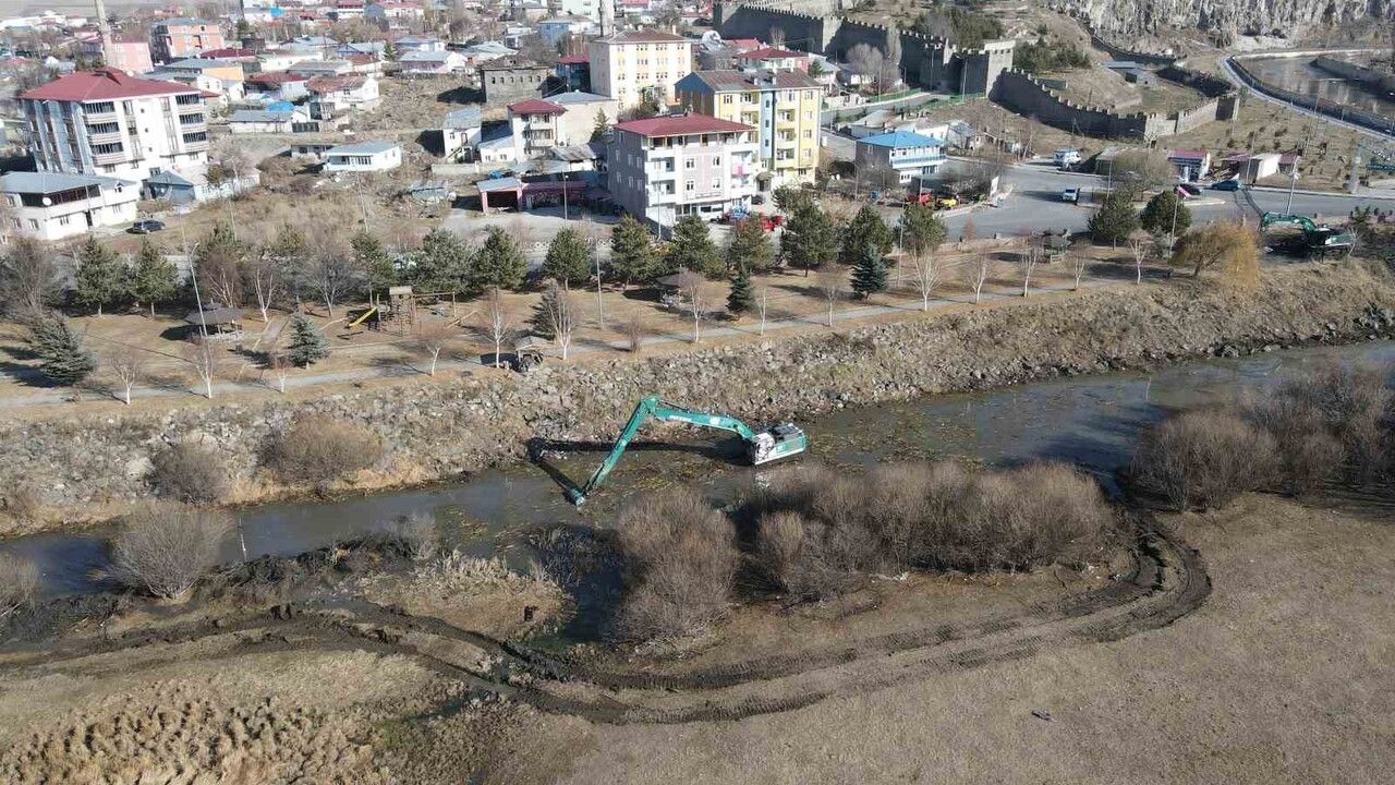 Kura Nehri'nde Temizlik Çalışmaları Başladı