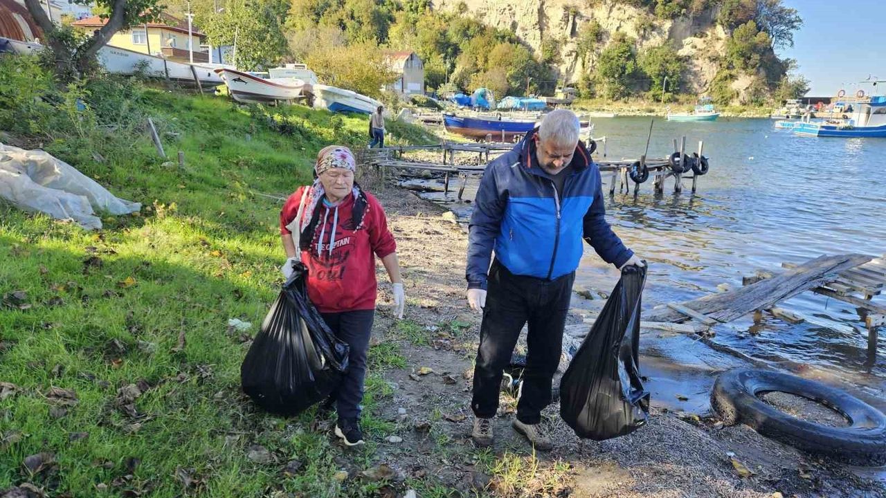 Kurucaşile'de Çöp Toplama Etkinliği Gerçekleştirildi