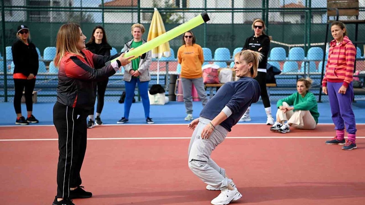 Kuşadası'nda Kadınlara Yakın Savunma Eğitimi