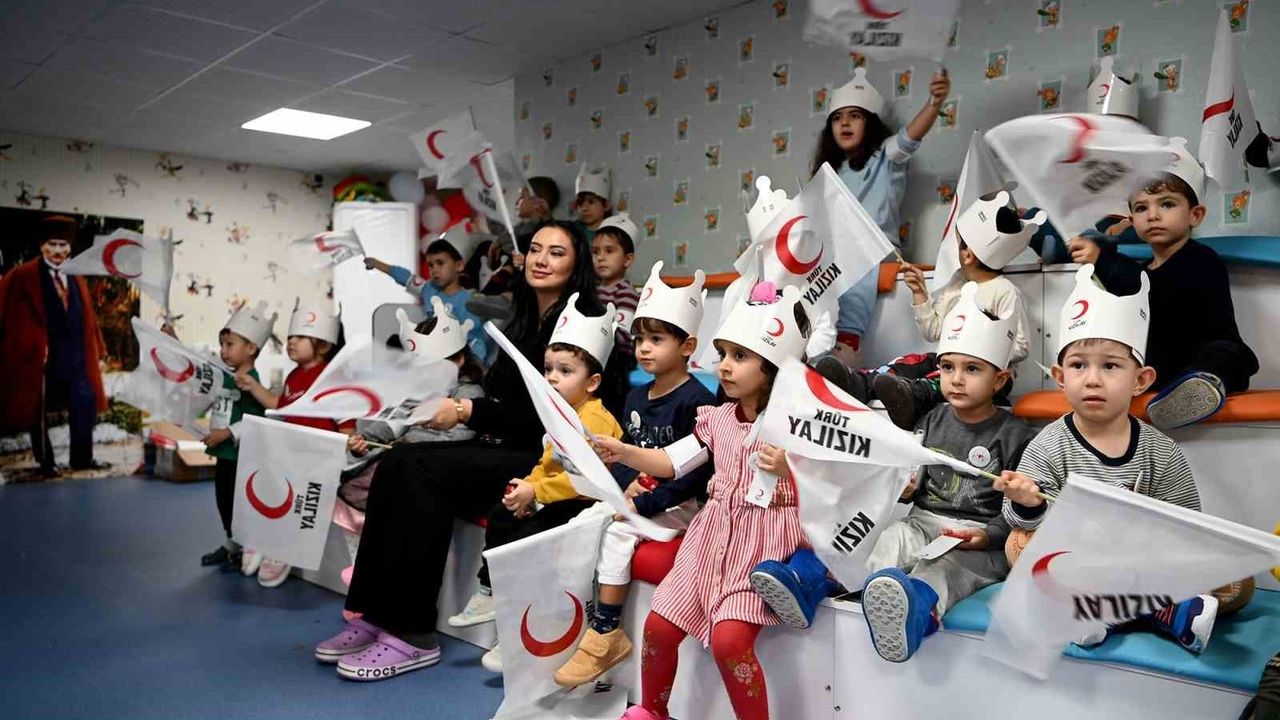 Kuşadası'nda Miniklere Kızılay Anlatıldı