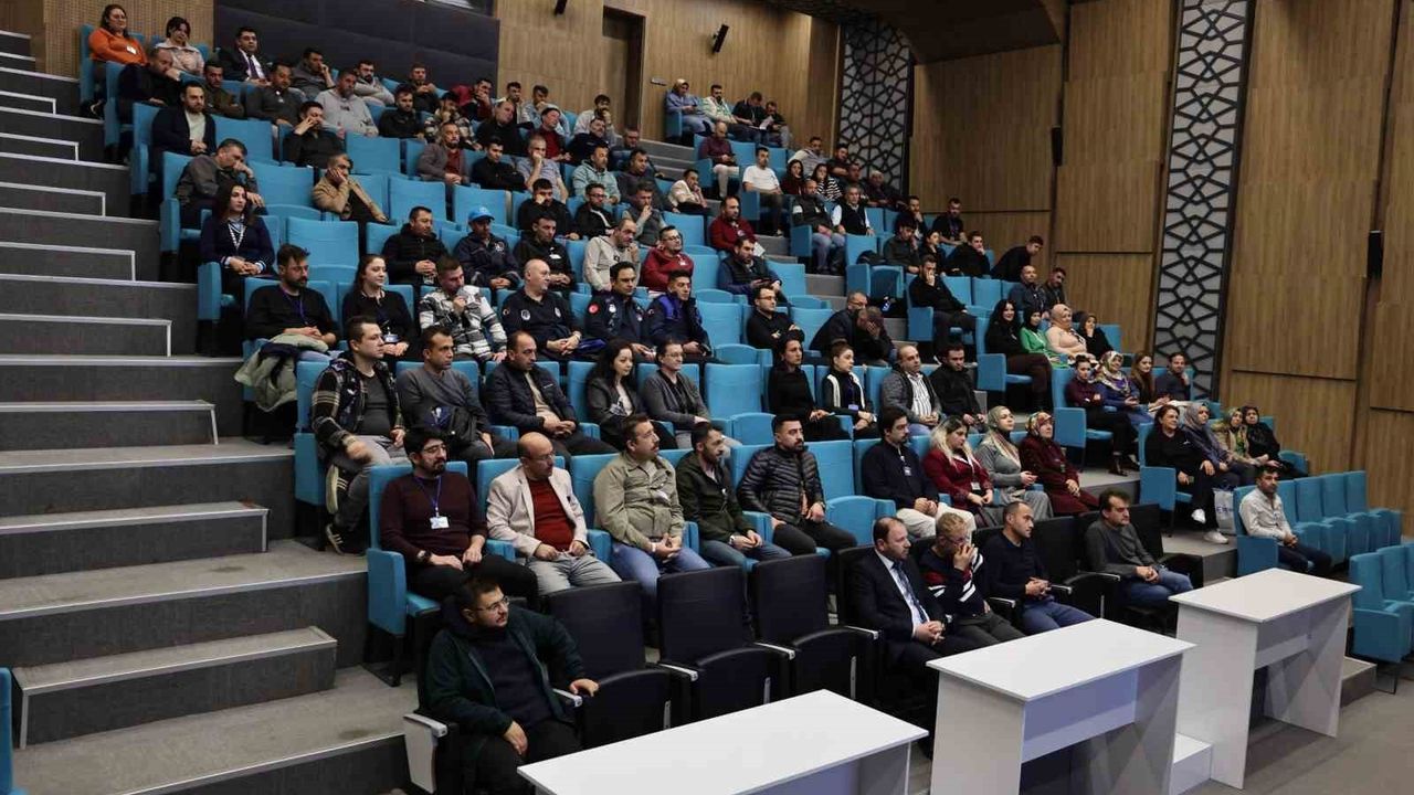 Kütahya Belediyesi'nden Personeline Etkili İletişim Eğitimi