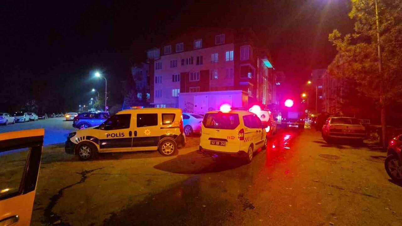 Kütahya'da 5 Katlı Binada Yangın Paniği