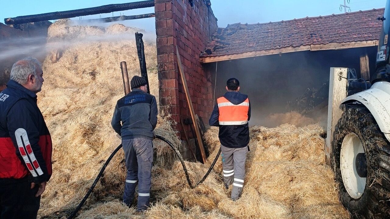 Kütahya'da Ahır Yangını Hızla Kontrol Altına Alındı