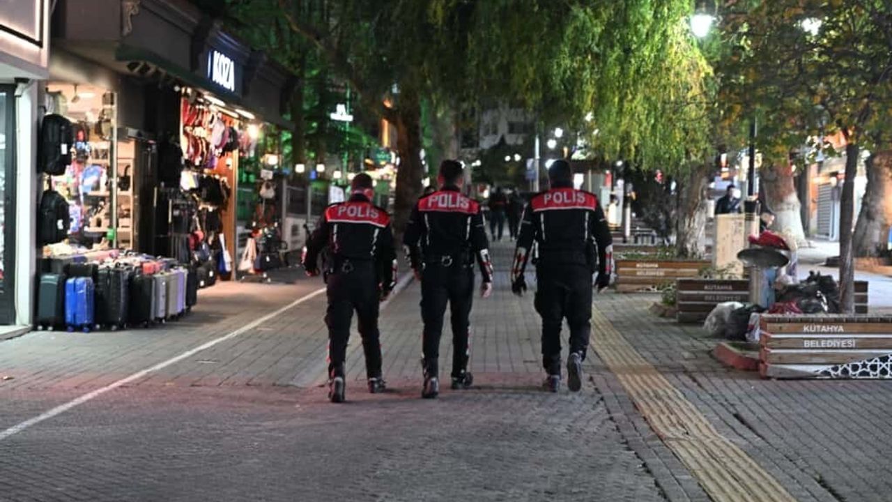 Kütahya'da Asayiş Uygulamaları: 50 Aranan Şahıs Yakalandı