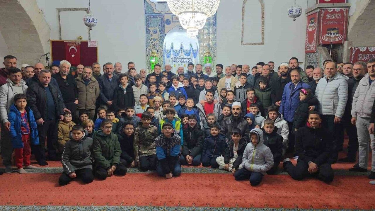 Kütahya'da Gençler Camide Buluştu