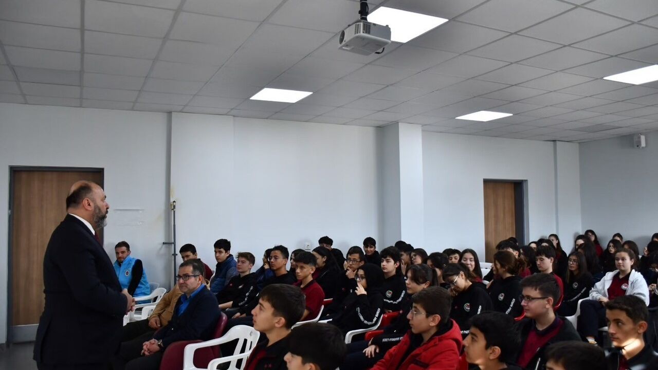 Kütahya'da "Hz. Peygamber ve Şahsiyet İnşası" Konferansı Düzenlendi