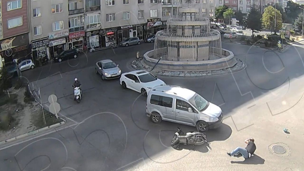 Kütahya'da İki Motosiklet Kazası Kameralara Yansıdı