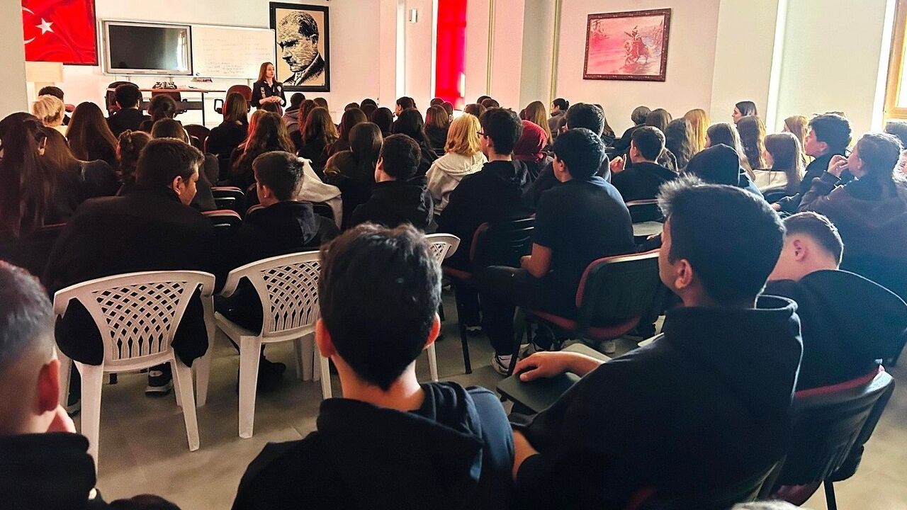 Kütahya'da Öğrencilere Siber Güvenlik Semineri Düzenlendi