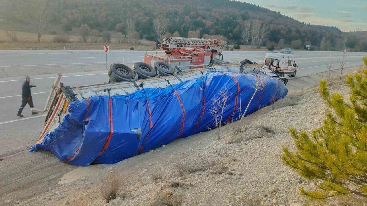 Kütahya'da Tır Kazası: 1 Yaralı