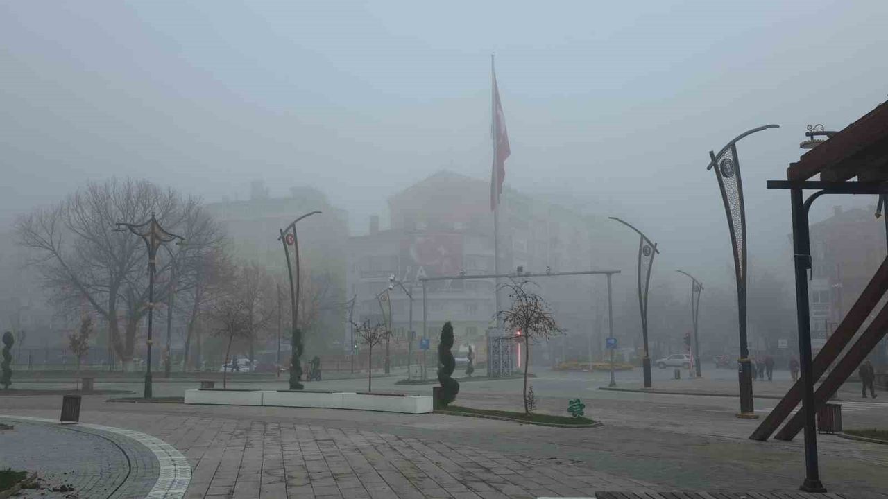 Kütahya'da Yoğun Sis Nedeniyle Ulaşımda Aksamalar Yaşandı