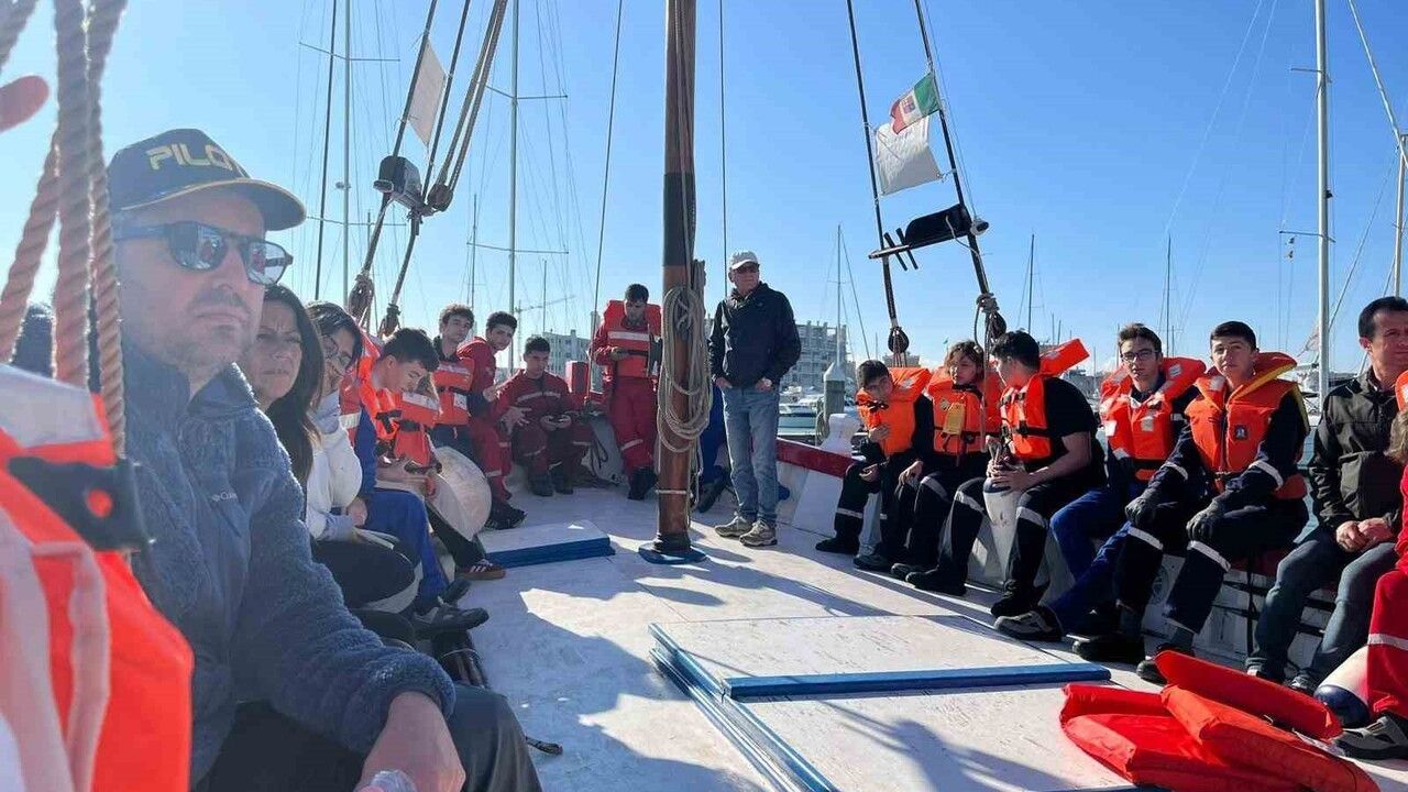 Liseli Denizciler Avrupa'da Su Kirliliğini Araştırıyor