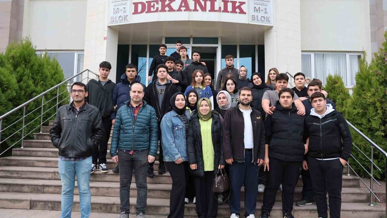 Liseli Öğrenciler Düzce Üniversitesi Kampüsünü İnceledi