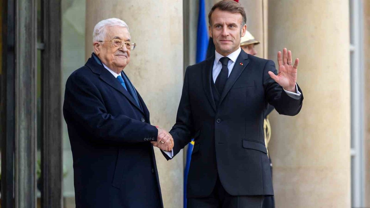 Macron ve Abbas Paris'te Görüştü