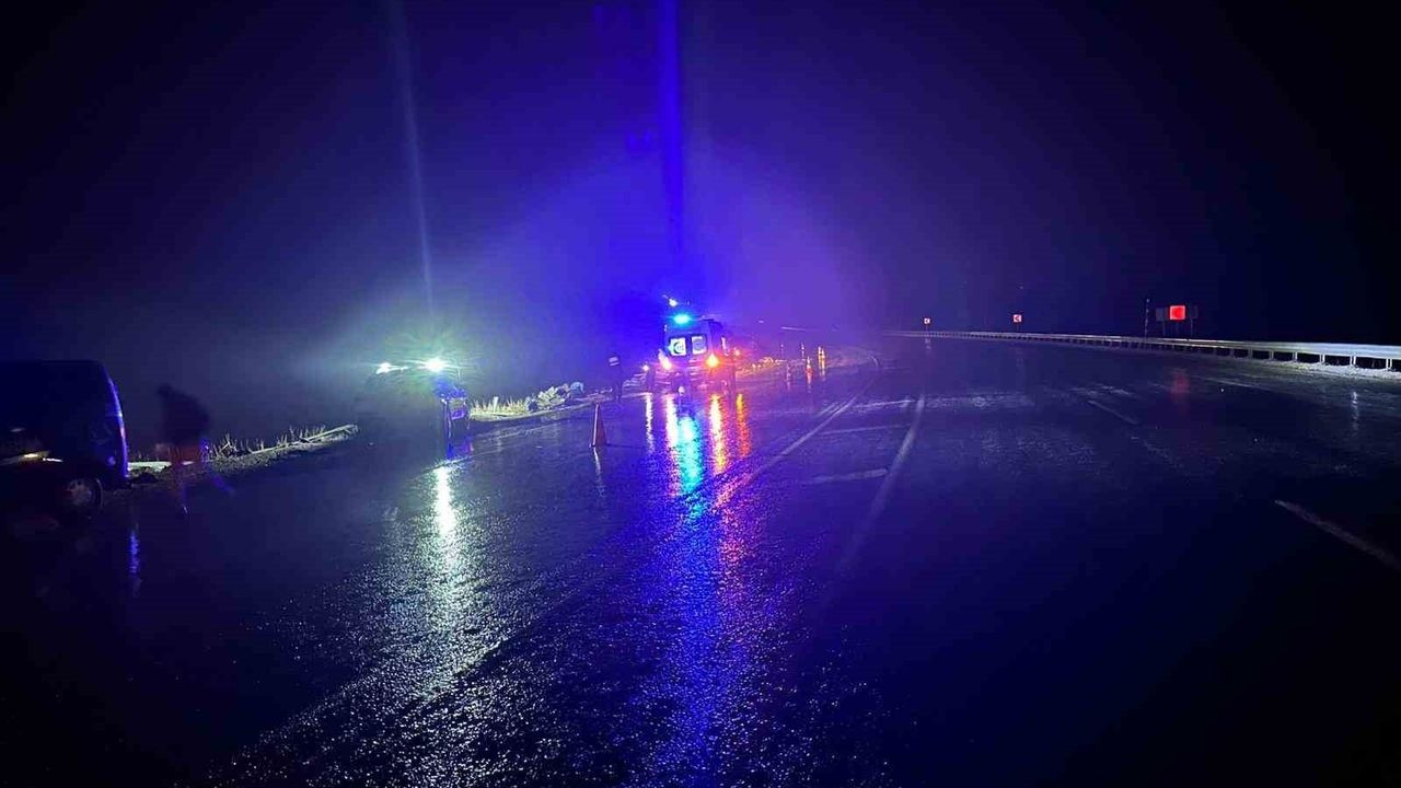 Malatya'da Feci Kaza: Çekici Şarampole Devrildi