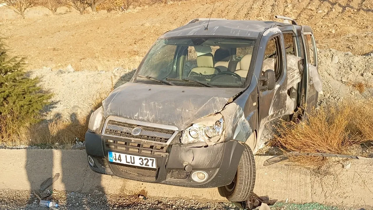 Malatya'da Hafif Ticari Araç Kaza Yaptı: 1 Yaralı