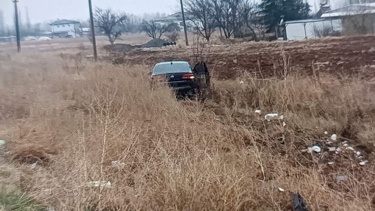 Malatya'da Kontrolden Çıkan Araç Tarlaya Girdi: 4 Yaralı