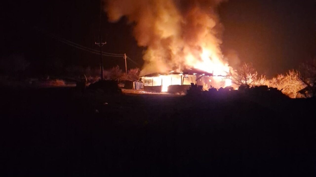 Malatya'da Müstakil Evde Yangın: Ekipler Zamanında Müdahale Etti