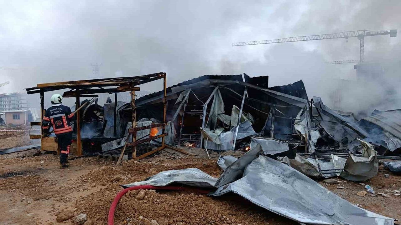 Malatya'da Şantiye Yangını Kontrol Altına Alındı