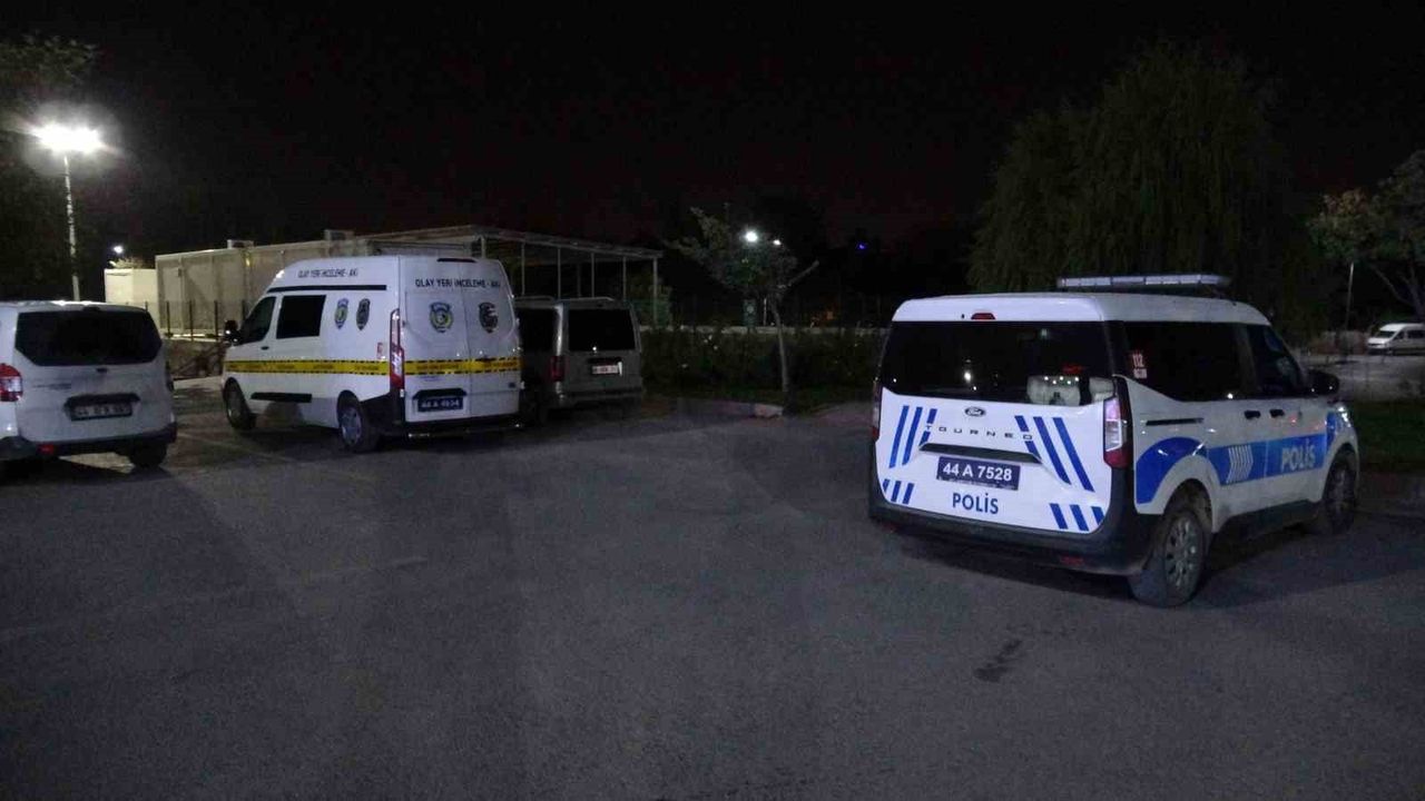 Malatya'da Silahla Oynarken Kendini Yaralayan Kişi Hastaneye Kaldırıldı