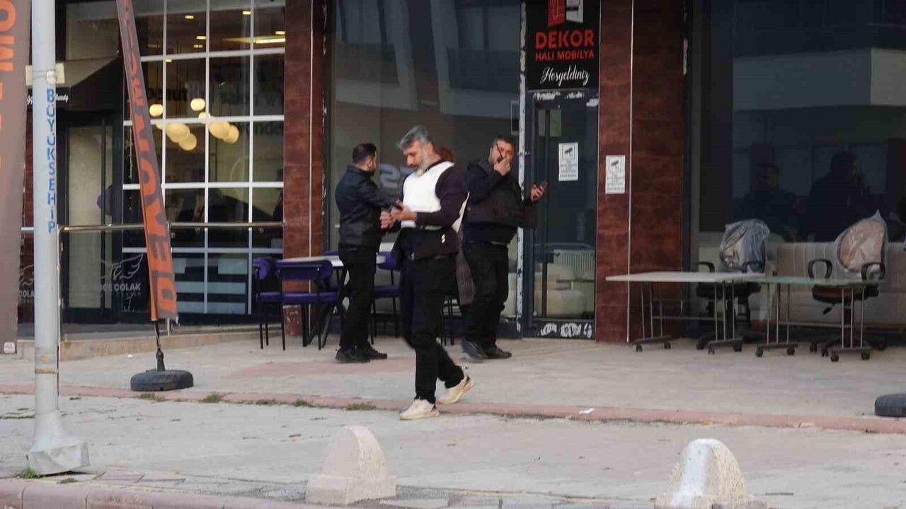 Malatya'da Tabancayla İntihar Girişimi Engellendi