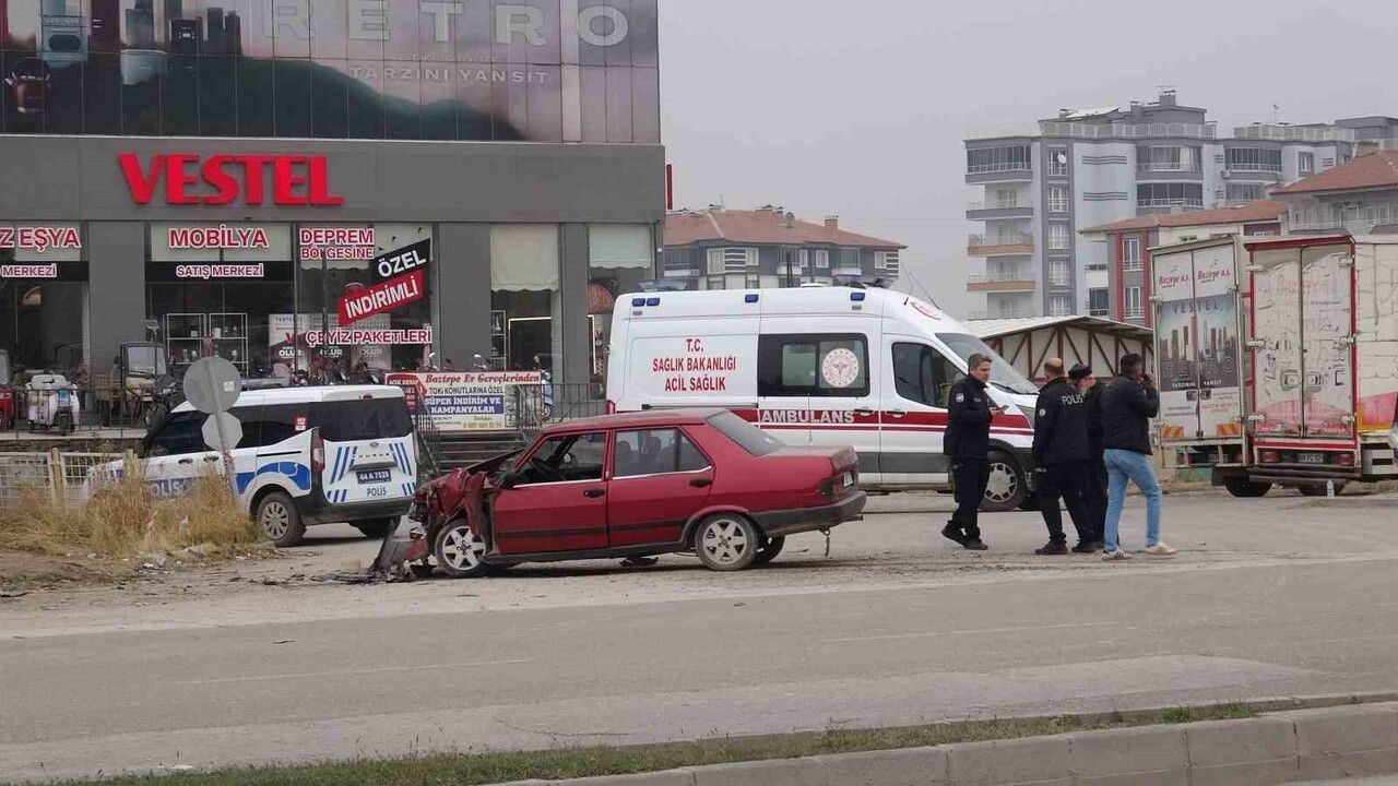 Malatya’da Trafik Kazası: İki Araç Çarpıştı