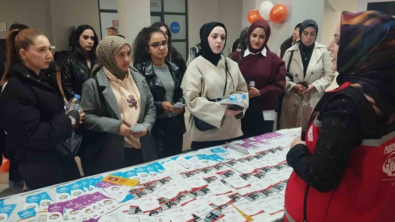 Malazgirt'te Kadına Yönelik Şiddete Karşı Farkındalık Etkinliği