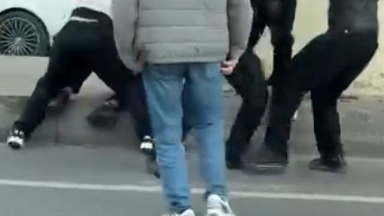 Maltepe E-5'te Motorcular Arasında Kavga: Kaskla Vuruşma Görüntülendi