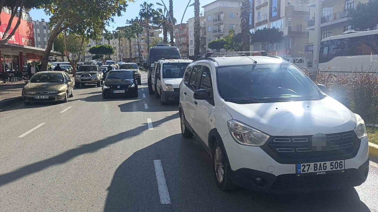 Manavgat'ta Zincirleme Trafik Kazası: 1 Yaralı