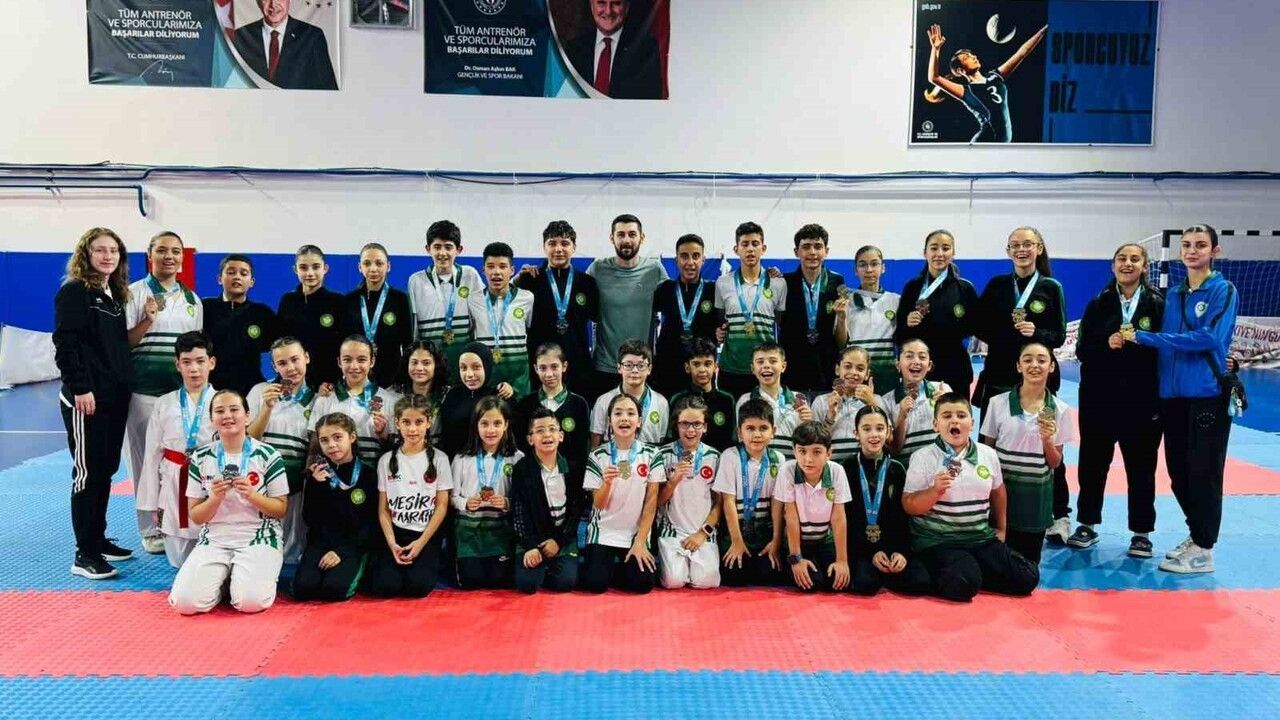 Manisa BBSK Türkiye Yıldızlar Ligi'nde 53 Madalya Kazandı