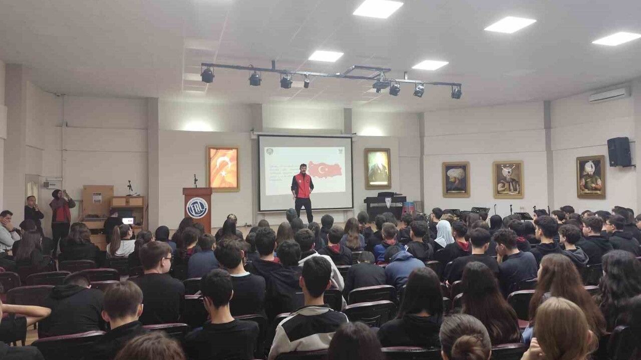 Manisa'da 700 Kişiye Suç Önleme Eğitimi Verildi