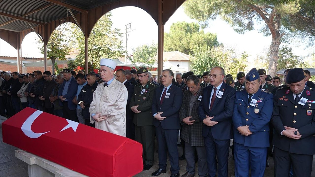 Manisa'da 95 Yaşında Vefat Eden Kore Gazisi Uğurlandı