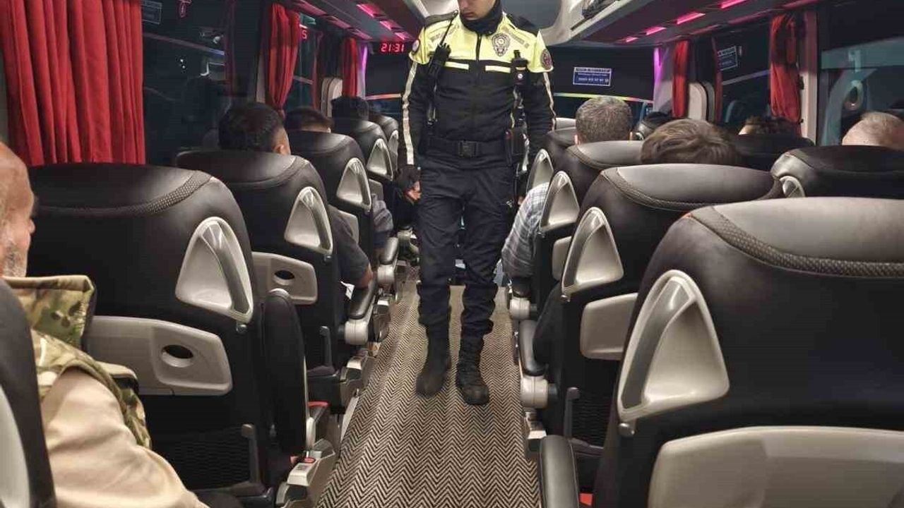 Manisa'da Otobüslerde Emniyet Kemerleri Denetlendi