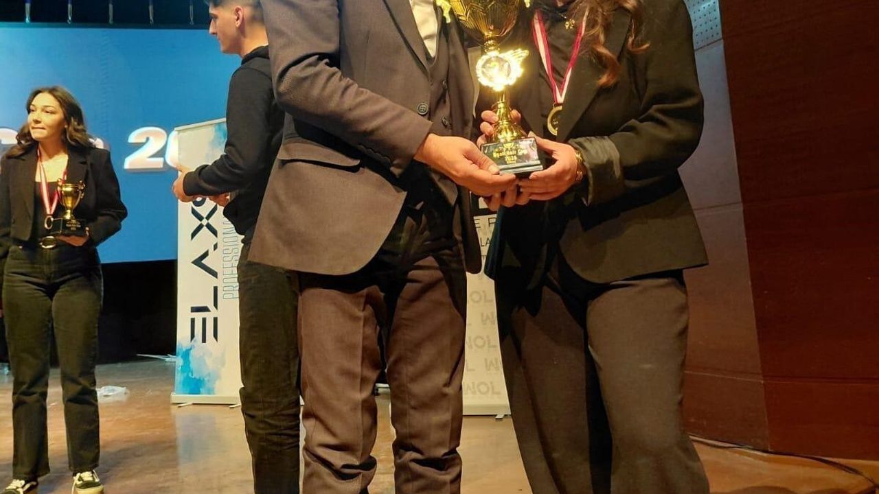 Manisalı Kuaförler, Uşak'tan 3 Kupa ile Döndü