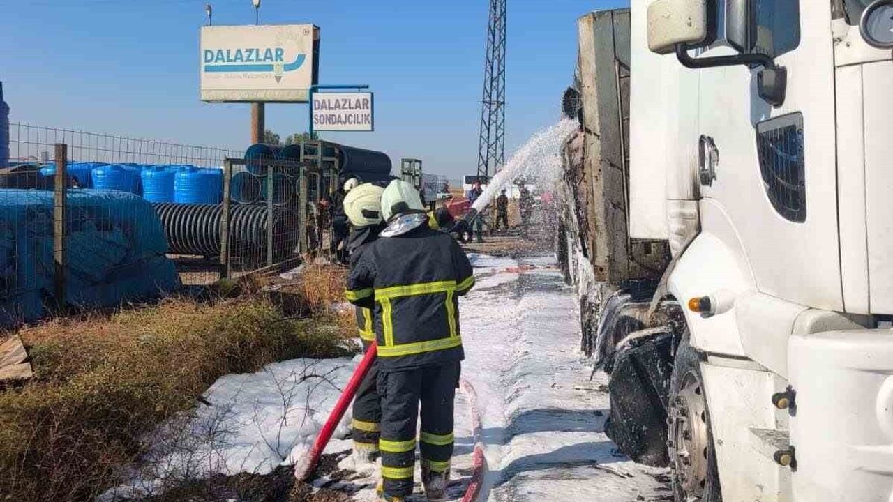 Mardin'de Tır ve SUV Çarpıştı: Yangın Söndürüldü