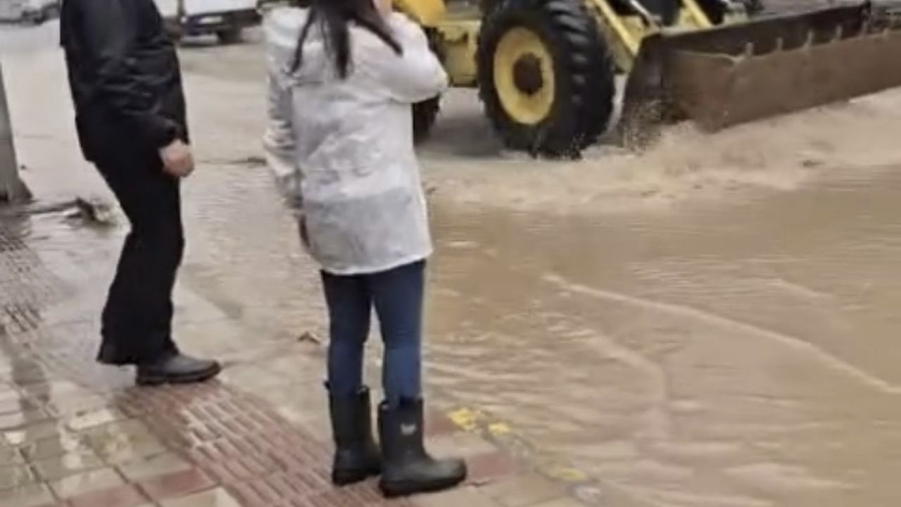 Mazıdağı'nda Şiddetli Sağanak Hayatı Olumsuz Etkiledi