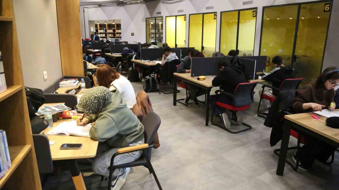 Melikgazi Akıl Küpü Kütüphaneleri Ara Tatilde Öğrencilere Kapılarını Açtı