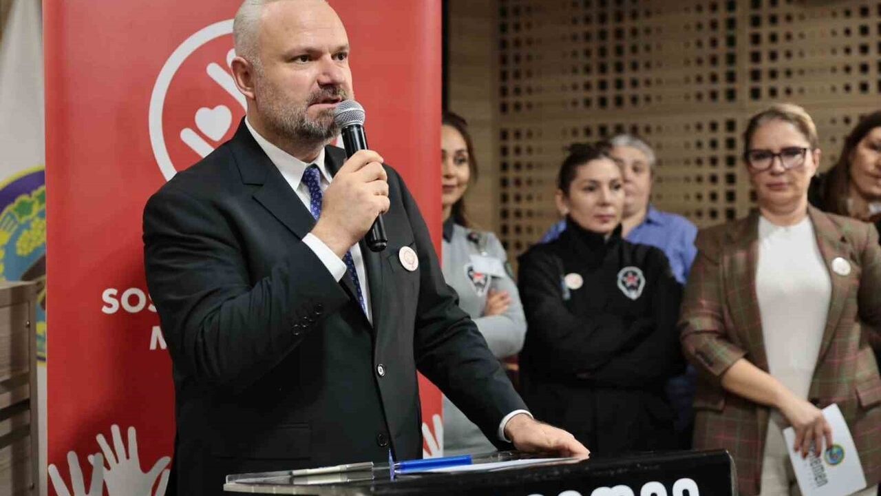 Menemen'de Kadına Şiddete Karşı Güçlü Mesajlar