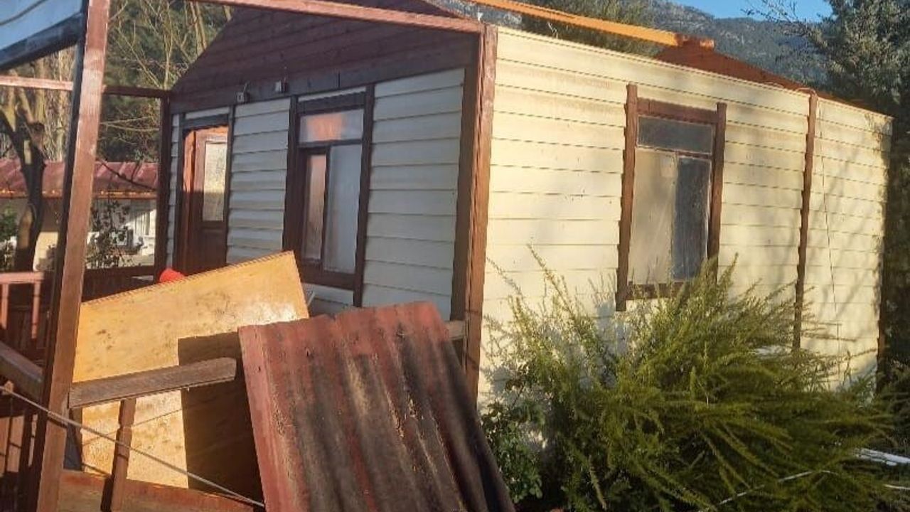 Menteşe'de Fırtına İle Yapılara Zarar