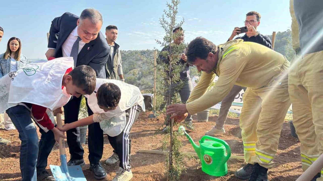 Mersin'de 500 Fidan Toprakla Buluşturuldu