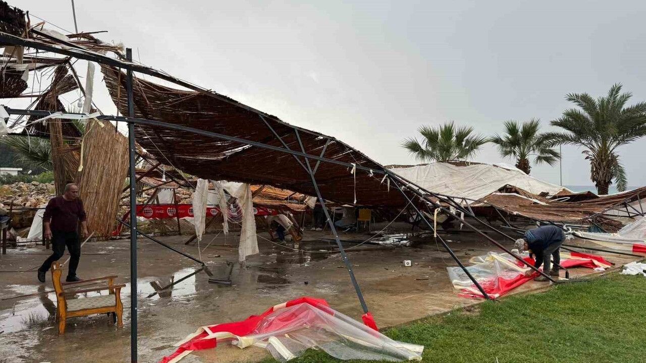 Mersin'de Hortum Felaketi: Kıyı Şeridi Zarar Gördü