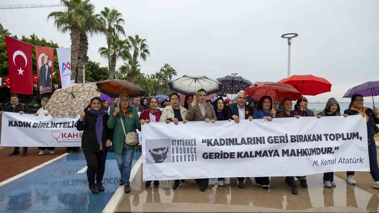 Mersin'de Kadınlara Yönelik Şiddete Karşı Farkındalık Etkinlikleri