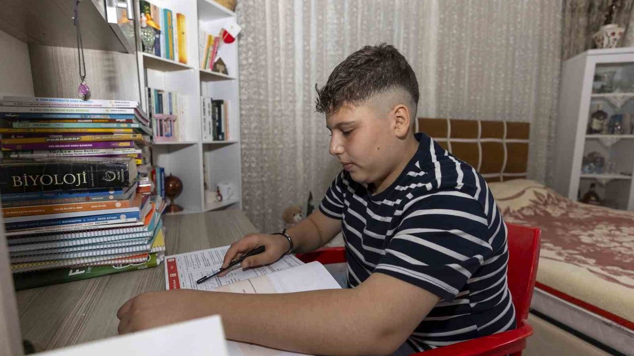 Mersin'de Öğrenciler İçin Evde Eğitim Takibi Uygulamaya Alındı