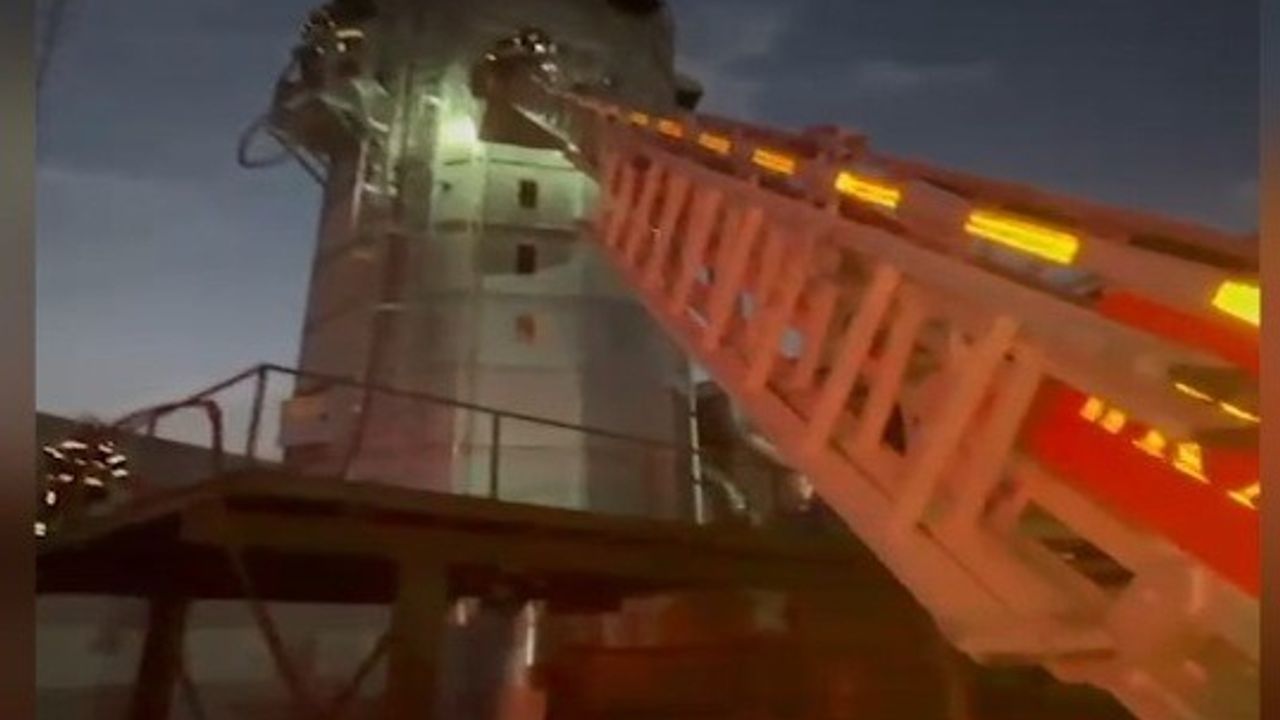 Mersin'de Talaş Silo Yangını Kontrol Altına Alındı