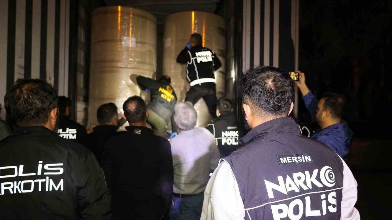 Mersin'de Uyuşturucu Operasyonu: 223 Kilo Skunk Ele Geçirildi